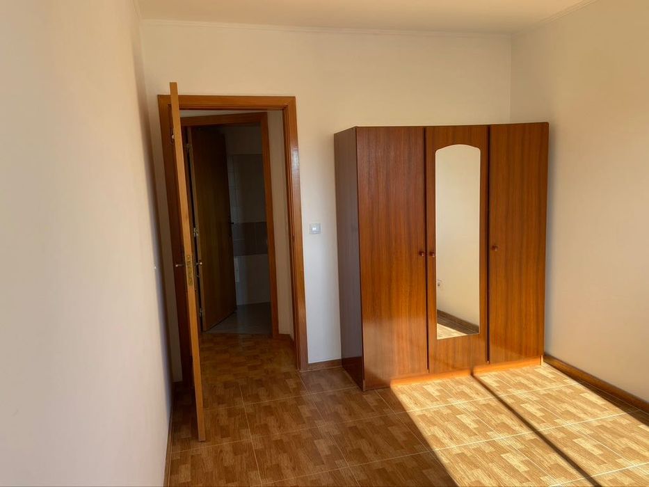 T2 Arrendo – Muito Sol (Sudoeste), Piso Alto, Silêncio, Sossego, e Transportes: Comboio, Metro e BUS - PRAGAL (5 minutos a pé)