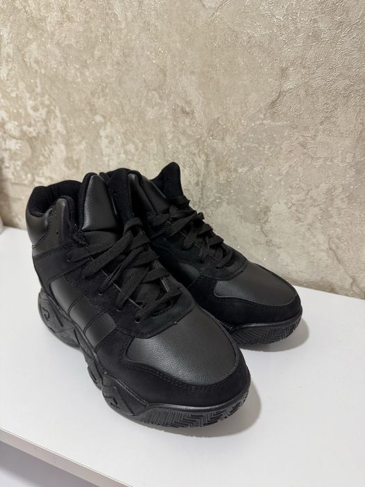 Зимові черевики на хлопчика