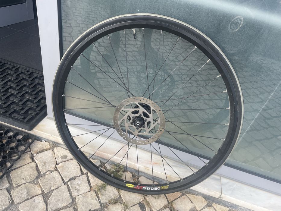 Rodas  de 26 polegadas com travão de disco. Dois rodas por 70 euros . Aproveita a oportunidade agora !
