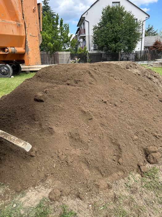 Ziemia Humus Czarnoziem Urodzajna pod trawnik przesiana kompost
