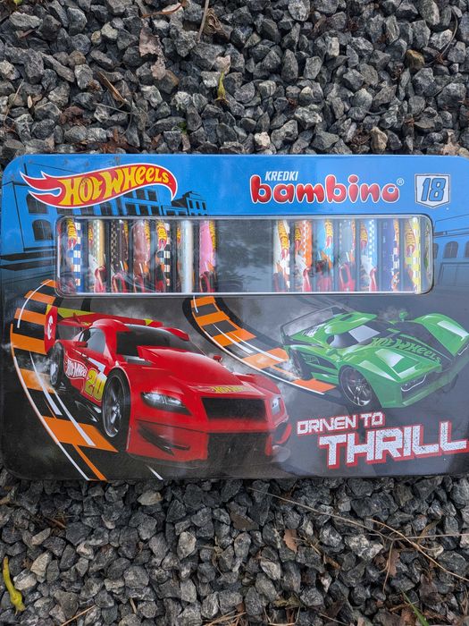 Kredki Hot Wheels w metalowym pudełku nowe