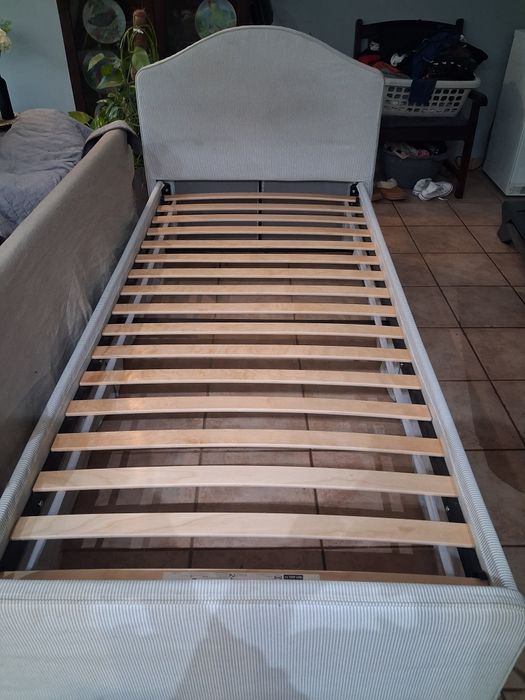 Vendo cama solteiro usada em bom estado
