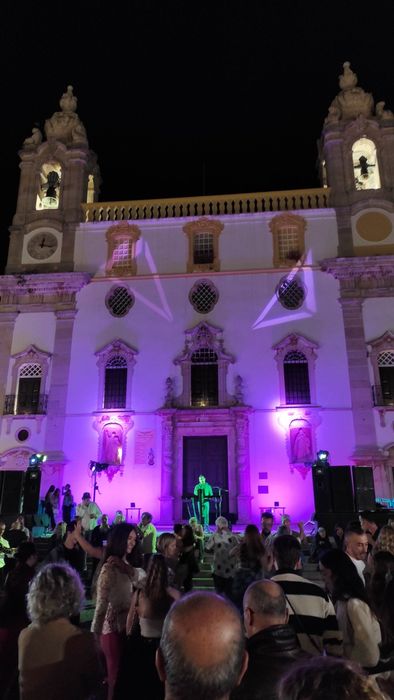 Sound and light systems for rent/Aluguer som e luz eventos, consultado
