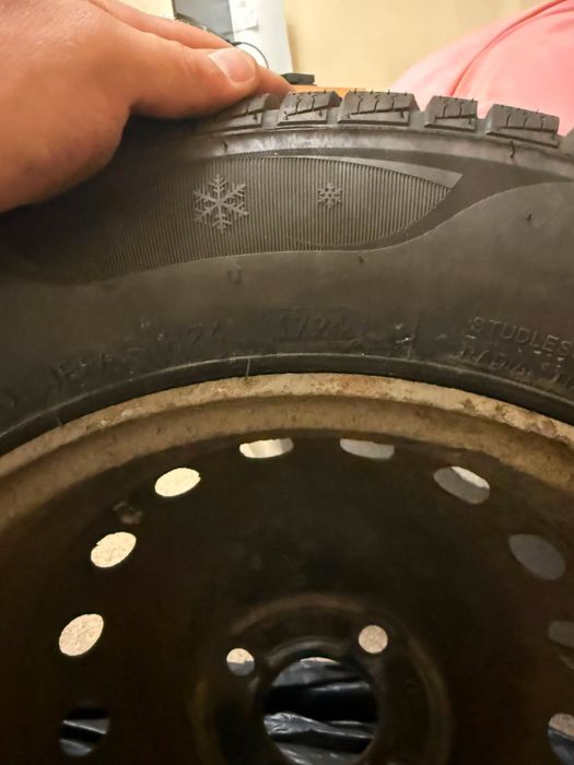 Sprzedam opony na stalowych felgach 175/65 R14