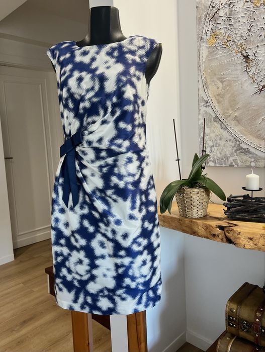 Vestido Azul e Branco