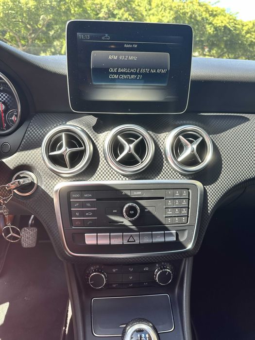 Mercedes A180d Activity Edition como novo