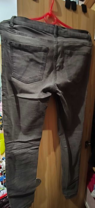 Spodnie damskie jeansy i legginsy