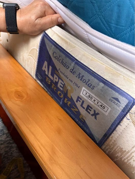Vende-se cama, estrado e colchão
