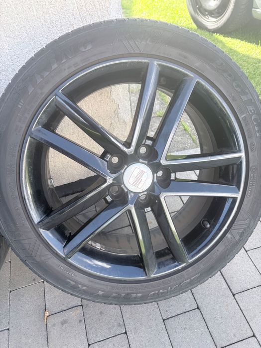 Felgi aluminiowe z oponami letnimi