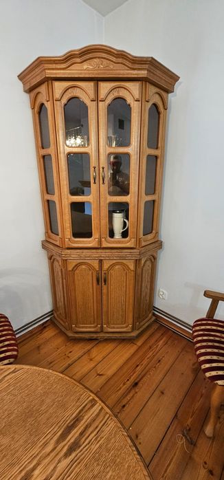 Stół dębowy rozkładany  z 12 krzesłami, witryna, komplet