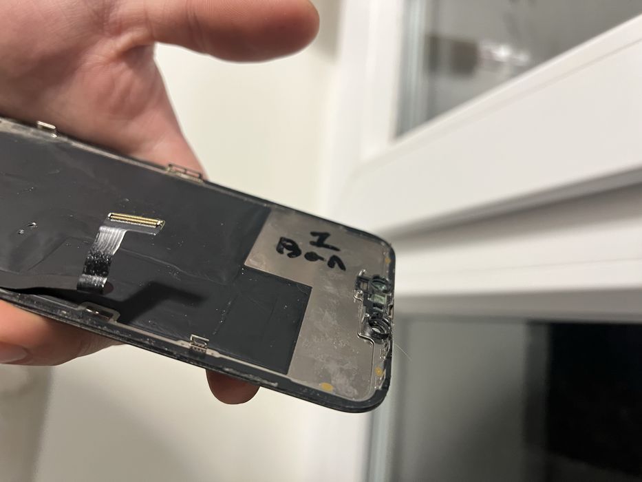 Продам оригінальний еран на iphone 13 pro max (з дифектом )