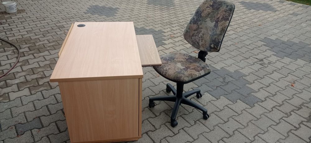 Biurko dla dziecka z krzesłem