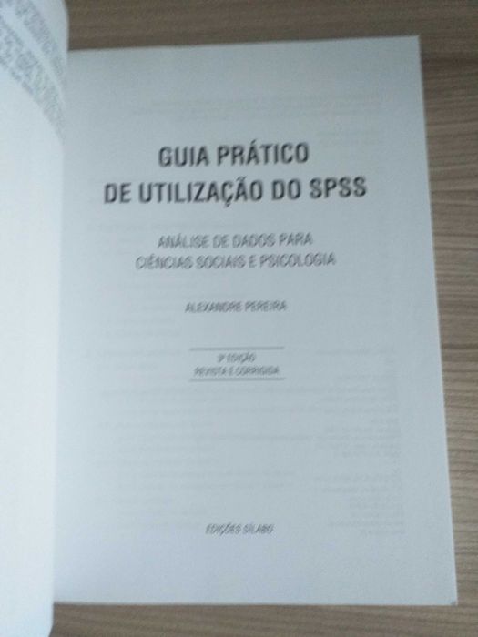 Livro  SPSS  Guia Prático de Utilização em muito bom estado