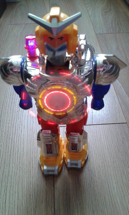 Robot- chodzi ,światlo i dzwięk na baterie