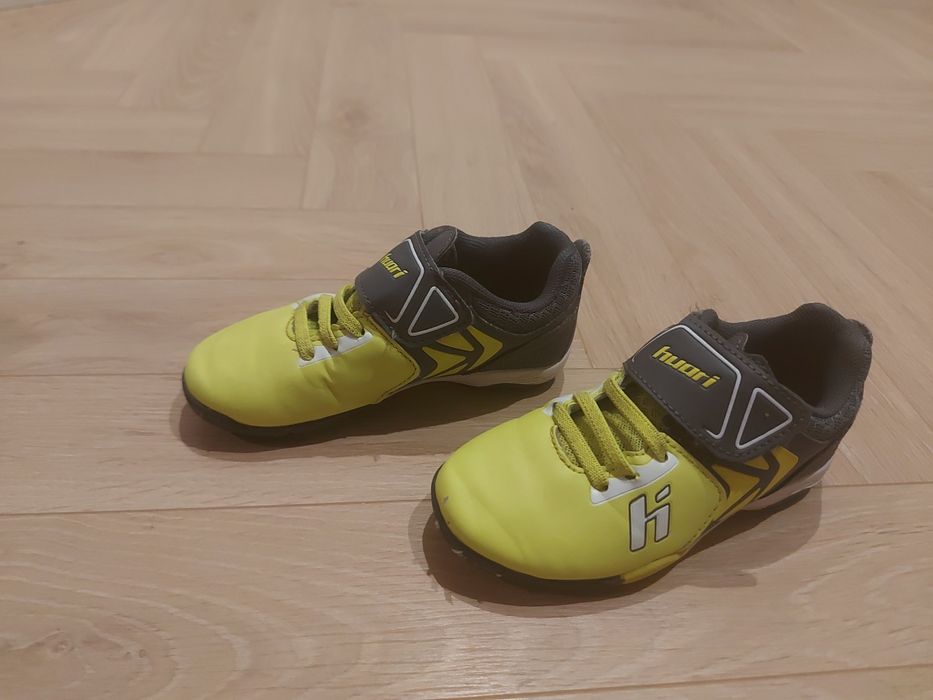Buty sportowe huari, korki, rozmiar 28