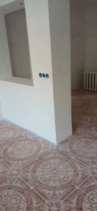 Продам новозбудований будинок з газовим опаленням в центрі міста.