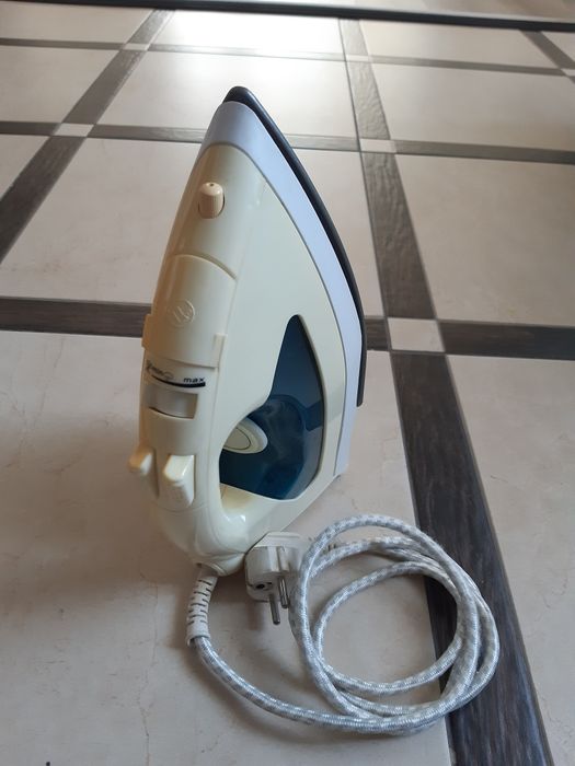 Электрический утюг, с паровым ударом