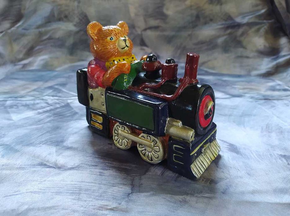 Копилка винтажная коллекционная Медведь на паровозе 1950-е Германия