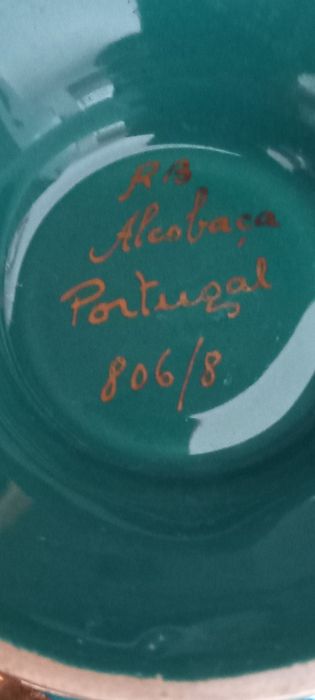 Louças antigas em bom estado