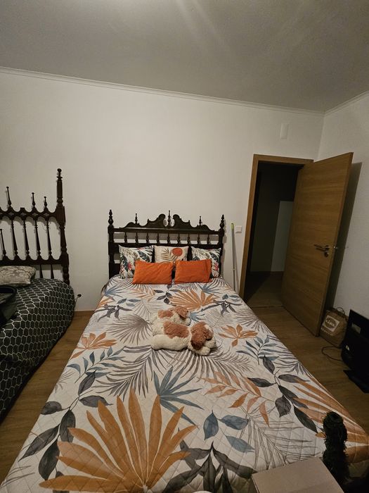 Cama de Casal em Madeira