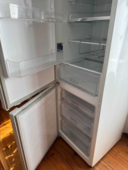 Lodówka No-Frost Samsung RB29FSRNDWW z zamrażarką dolną