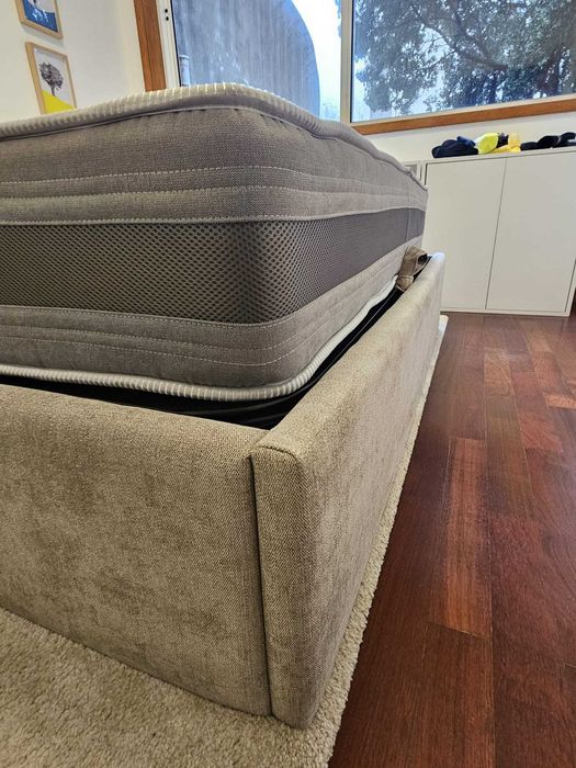 Conjunto sommier, colchao e 2 almofadas como novos