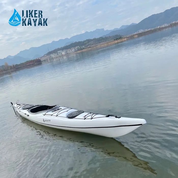 Kajak Discovery 16 morski, jednoosobowy, material ABS