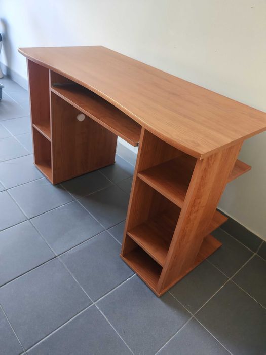 Secretária de Computador com Prateleiras | 130x76x55 cm