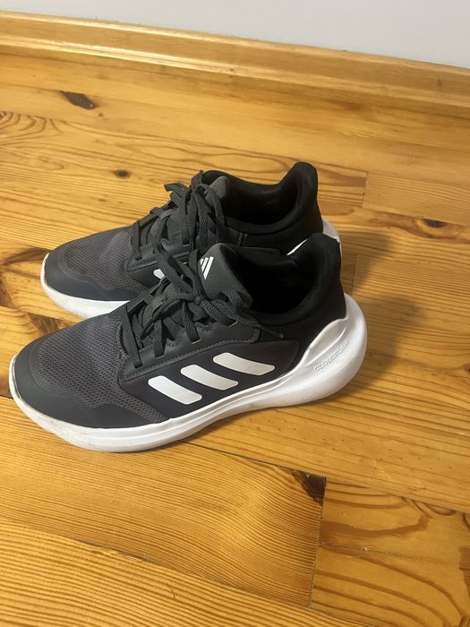 Кросівки  Adidas супер легкі 37 розмір