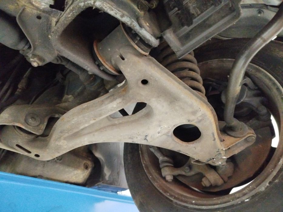 Braço de suspensão frente esquerdo MERCEDES-BENZ Classe C (W202)