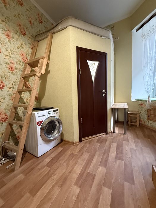 Комната в центре возле моря.Без комиссии!! Санузел свой .