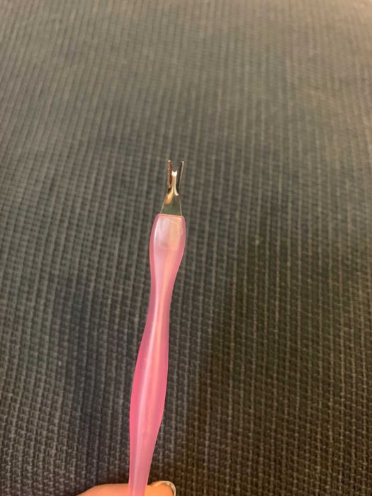 Radełko różowe do paznokci do wycinania skórek