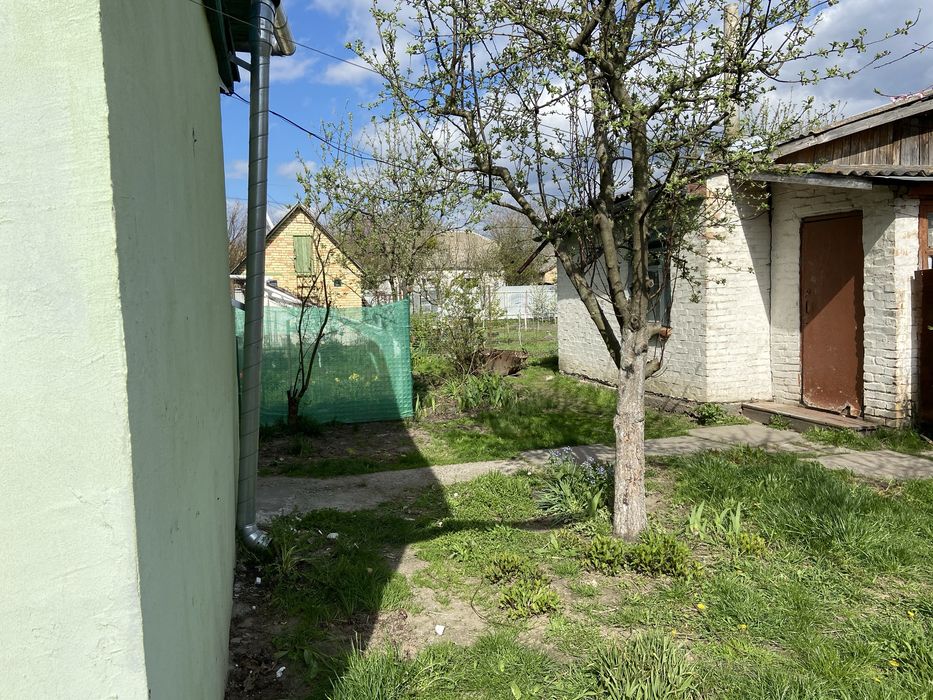 Продам земельну ділянку з будинком