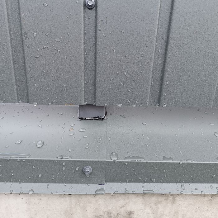 Монтаж огорожі, забору з профнастилу.