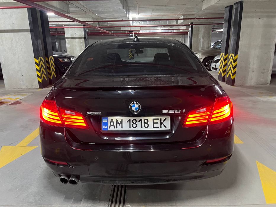 Спойлер BMW F10 M5 Style чорний глянець накладка на багажник ліп