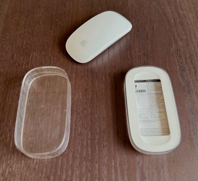 Apple Magic Mouse (MB829LL/A)