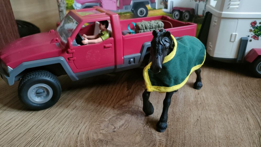 Pick Up z Przyczepą dla Koni Schleich 42346

Numer zestawu: 42346