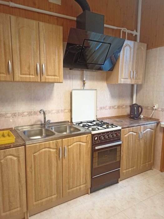 (13) Сдам 2х комн. "сталинку" в престижном р-не, 2 ст. Б. Фонтана,