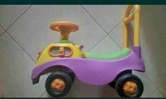 Chodzik jeżdzik pchacz samochod interaktywny