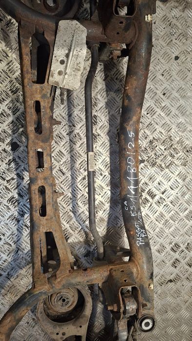 Belka Zawieszenia Tył Vw Passat B7