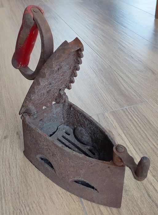 Polskie żelazko węglowe stare żeliwne antyk zabytkowe vintage retro