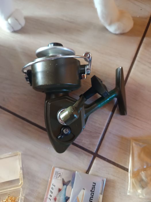 Dwa kołowrotki używane