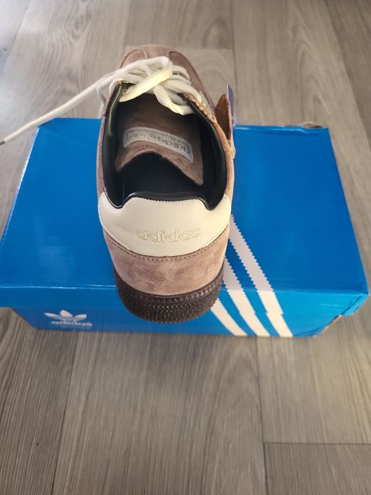 Zamszowe adidasy.