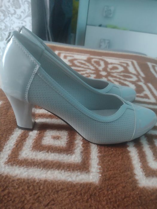Czółenka na obcasie rozm. 38