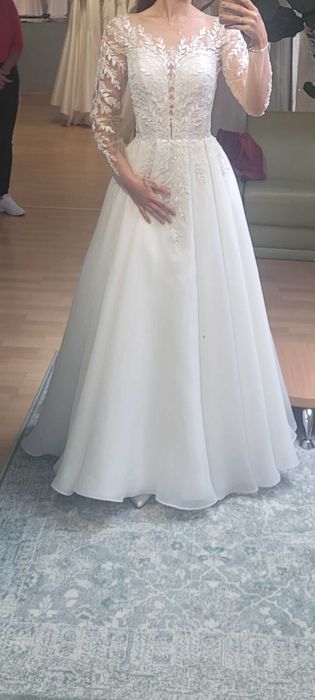 Bajkowa suknia ślubna z welonem