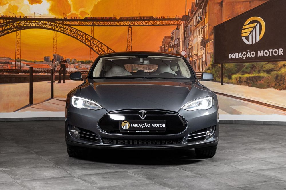Tesla Model S 85 Perfomance521703076933160961