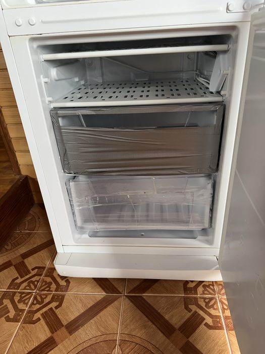 Продам холодильник indesit