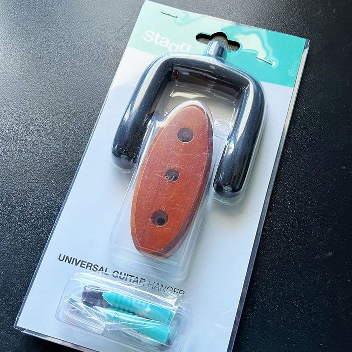 Hanger de guitarra (permite colocá-la na parede)