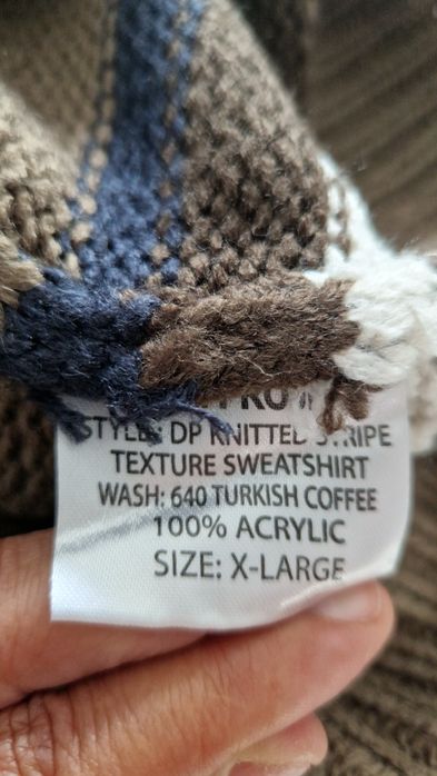 Sweter w pasy brązowy