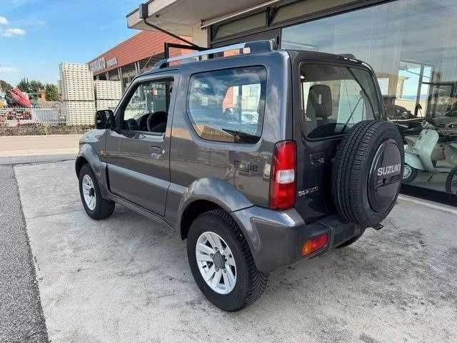 Suzuki Jimny 2011...